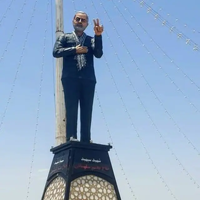 مجسمه قاسم سلیمانی در جیرفت