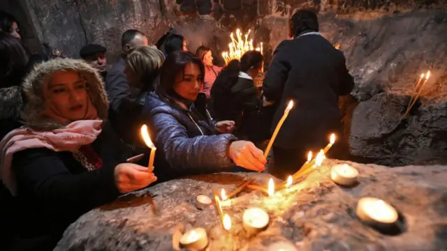 قداس في كنيسة القديسة بربارة في قرية عابود