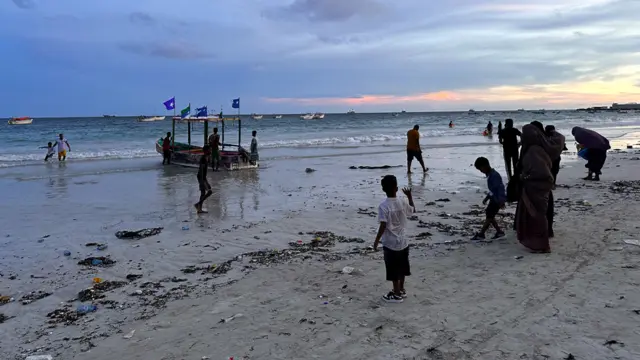 La plage du Lido de Mogadiscio est l'endroit où l'on peut voir la ville s'animer.