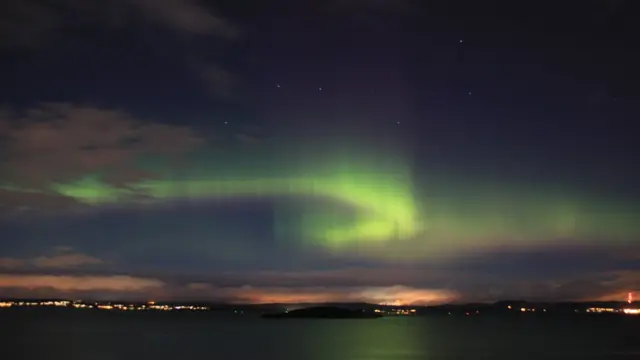 இந்த புகைப்படத்தை எடுத்த ஆலென் ஒ'டோன்னெல் இக்காட்சி ஒரு மணிநேரத்திற்கு மேலாக நீடித்தது என்கிறார்.