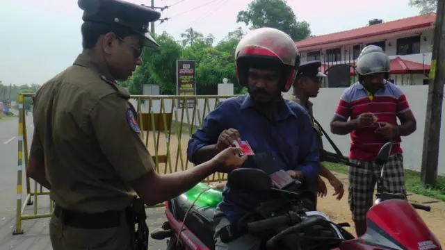 පුද්ගලයින්ගේ අනන්‍යතාවය ද මෙහිදී පරික්ෂාවට ලක් කර තිබේ