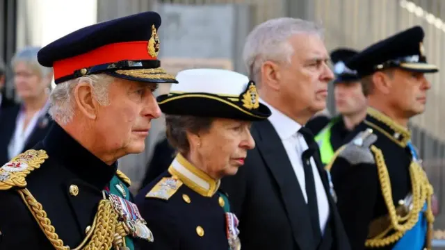 Raja Charles, Putri Anne, Pangeran Andrew dan Pangeran Edward