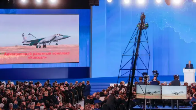 Путин во время выступления перед Федеральным собранием