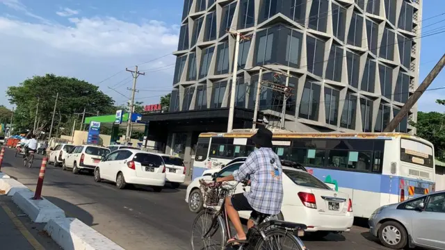 ဆီဆိုင်အချို့က အကန့်အသတ်နဲ့ ရောင်း