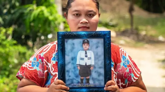 నటాస్యా ఫొటోతో ఆమె తల్లి