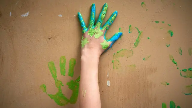 பருவநிலை மாற்றம்: ஒற்றை மனுஷி பற்ற வைத்த நெருப்பு, பரவும் போராட்டம்