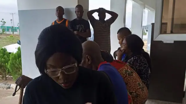 Ndị na-eche ka ha mee akara NIN ha