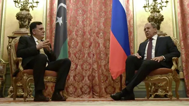 Глава российского МИД Сергей Лавров встретился с главой правительства в Триполи Фаизом Сарраджем в марте 2017 года