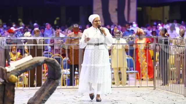 Haati warraa Jooshuwaa du'a isaa booda yeroo duraaf yeroo waldaa isaa keessattii lallabdu