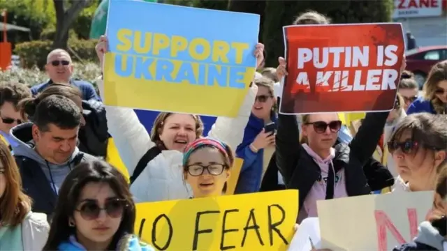 Bannaanbaxyo looga soo horjeedo waxa loogu yeeray "dagaalka Putin" ayaa laga diiwaan geliyay dhowr magaalo oo Turkiga ka mid ah.