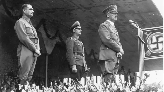 জার্মানিতে নাৎসীদের কোন প্রতীক দেখানো নিষিদ্ধ