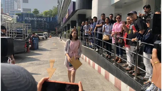 ณัฎฐาเดินทางมาถึงบริเวณลานจอดรถ FCCT