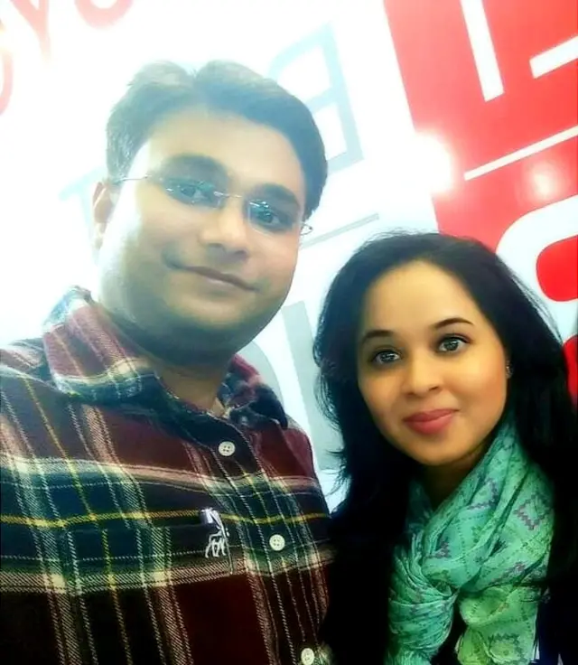 తన భర్త డాక్టర్ వినయ్‌తో గాయత్రి