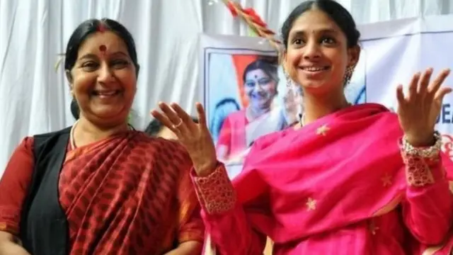 પૂર્વ વિદેશ મંત્રી સુષમા સ્વરાજ સાથે ગીતા