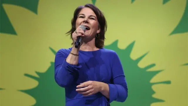 ग्रीन्स की नेता ऐनालेना बेयरबॉक जर्मनी को क़र्ज़ से छुटकारा दिलाना चाहती हैं