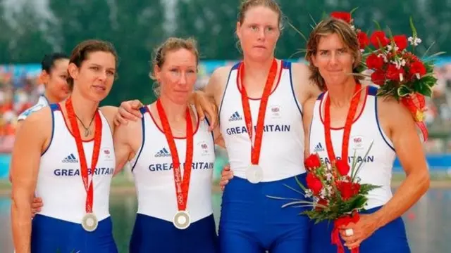 अॅनी वेर्नोन (डावीकडे)