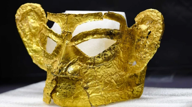 รูปหน้ากากทองคำ