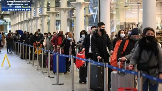 ইউরোপের বিভিন্ন দেশ যুক্তরাজ্যের সাথে বিমান যোগাযোগ স্থগিত করেছে