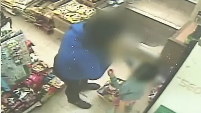 2016년 12월 인천에서 맨발로 탈출한 아이와 신고자 슈퍼마켓 주인