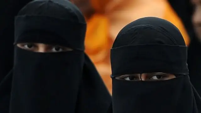 වේල් පළඳින අපේක්ෂිකාවන් මුහුණ නිරාවරණය කොට අනන්‍යතාව තහවුරු කළ යුතුව ඇත.