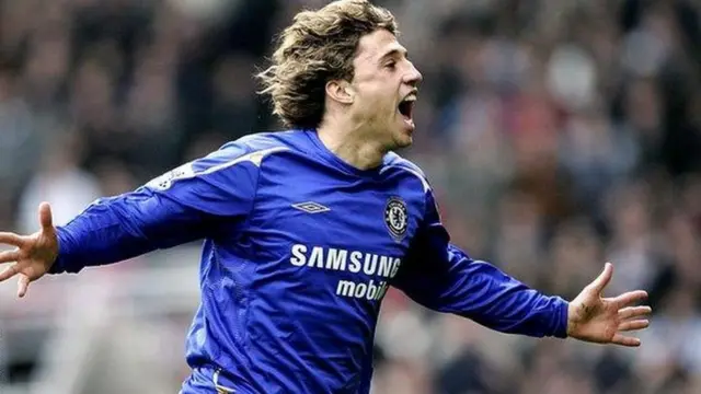 Hernan Crespo na former Chelsea player and e help dem win di 2005-06 Premier League title
