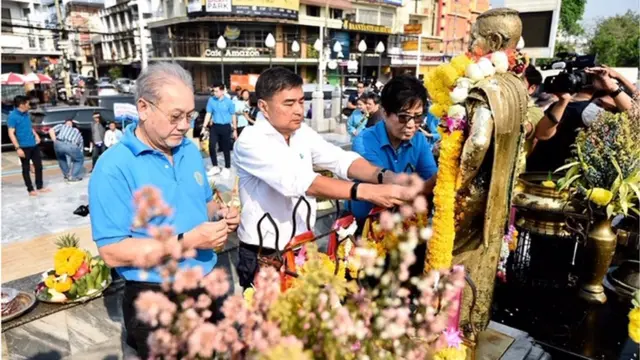 อภิสิทธิ์ เวชชาชีวะ