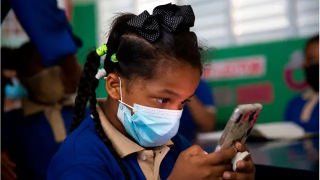 Onye na-amụ ihe n'ekwentị