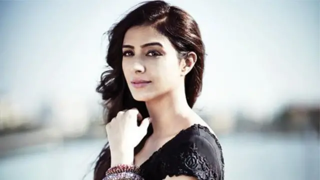 वर्षाकाठी एकच चित्रपट करत असल्याचं तब्बू सांगते.