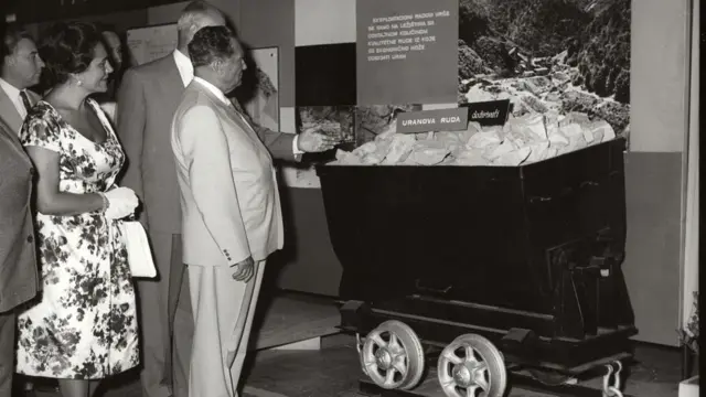 Tito u poseti izložbi nuklearne energije na Beogradskom sajmu 1960. godine