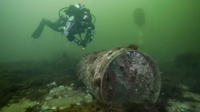 Pesquisadores do projeto UDEMM do Geomar Centro Helmholtz para Pesquisa Oceânica analisam impactosb1 bet penaltysubstâncias tóxicas liberadas por munições da Segunda Guerra no Mar Báltico