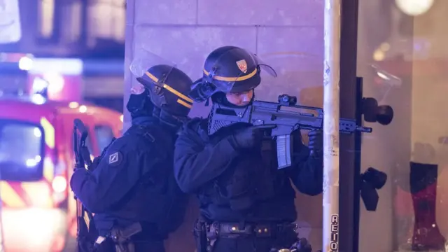 Policías en el centro de Estrasburgo