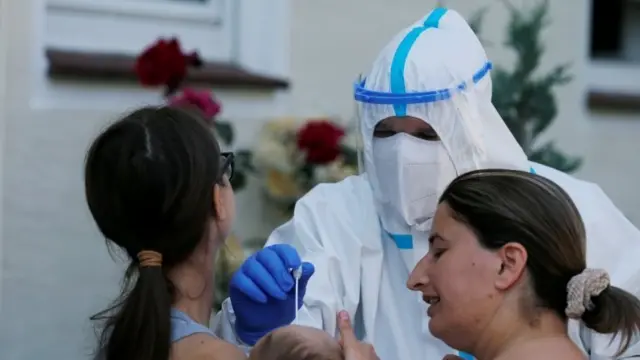 مقام ها از ساکنان گوتراسلو تست کرونا می گیرند