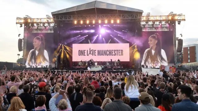 نُظم الحفل الغنائي الخيري تحت شعار "حب واحد مانشستر" لتكريس روح الوحدة بين جميع مكونات سكان مانشستر الكبرى.