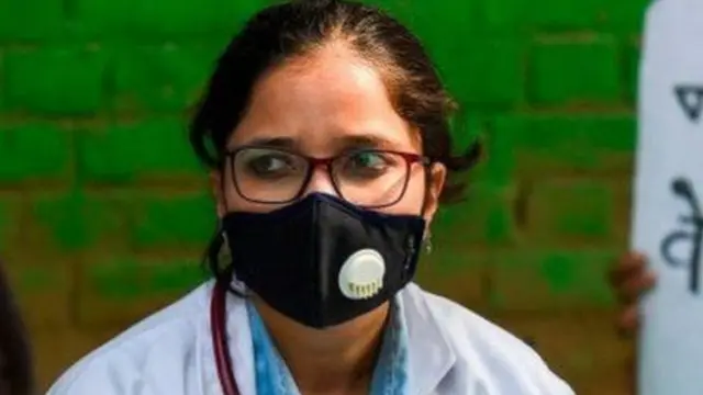 ગુજરાત હાઇકોર્ટે નારાજ થઈને બોન્ડેડ ડૉક્ટરોની પિટિશનને કાઢી નાખી હતી.