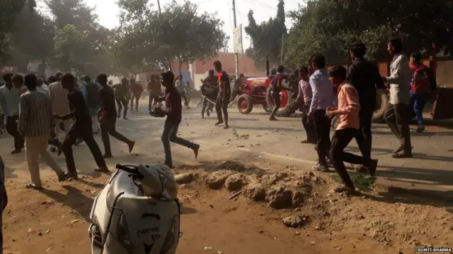 ਬੁਲੰਦਸ਼ਹਿਰ ਤਣਾਅ, ਵਿਰੋਧ ਪ੍ਰਦਰਸ਼ਨ