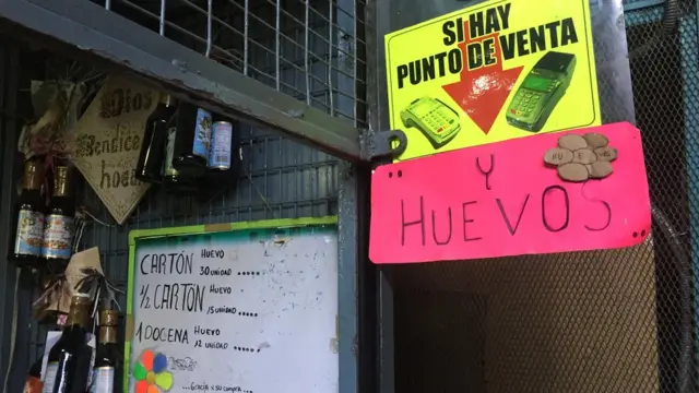 Puesto de venta de huevos.