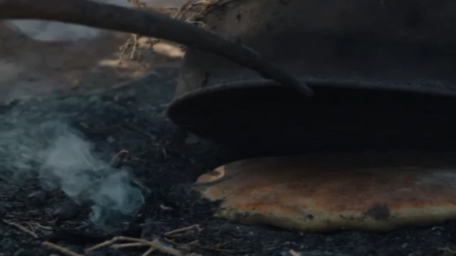 إحدى طرق إعداد المدفونة في الرمال الساخنة