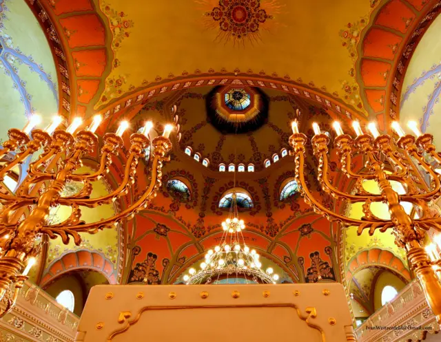 Унутрашњост обновљене синагоге