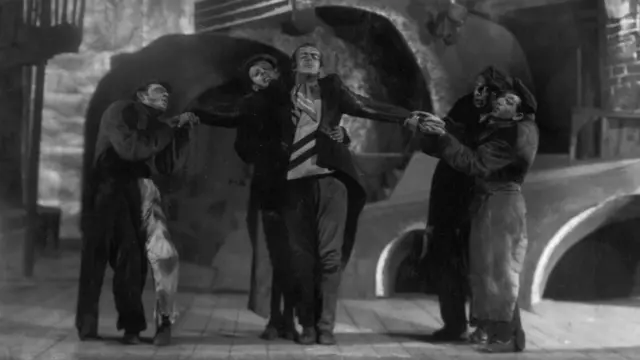 Постановка на сцене еврейского театра в Москве в 1930-х