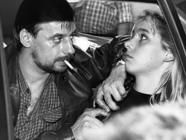 این داستان درام ۵۴ ساعت بعد از آغاز، پس از چند کیلومتر رانندگی در اتوبان به طور ناگهانی و با خشونت پایان یافت