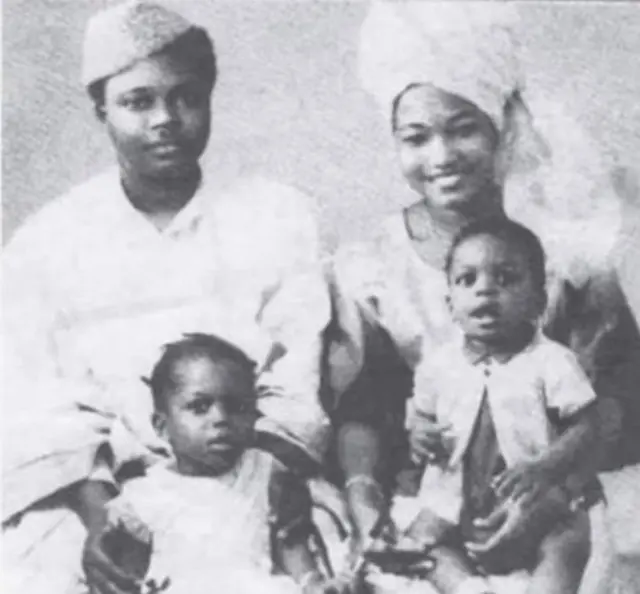 Muritala ati aya rẹ, Ajọkẹ pẹlu awọn ọmọ wọn