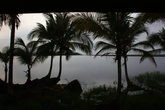 La laguna Los Portillos vista desde el puesto de frontera de Costa Rica, en el Caribe.
