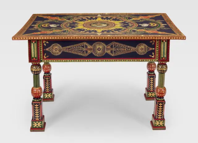 Стол из мебельного гарнитура, подаренного на свадьбу сына королевы Виктории Альфреда, герцога Эдинбургского, и великой княжны Марии Александровны