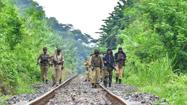 সেনাবাহিনীর কড়া নিরাপত্তায় উত্তর-পূর্ব ভারতের একটি রেলপথ