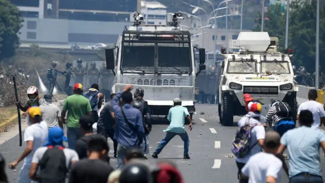 Manifestantes oposicionistas ao governo Maduro