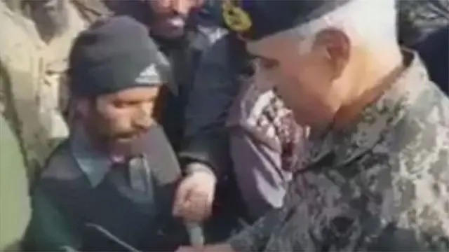 लब्बैक के समर्थकों के बीच पहुंचे सेना अधिकारी