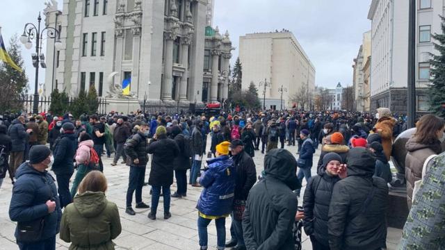 Акція за Стерненка: у центр Києва сходяться сотні людей