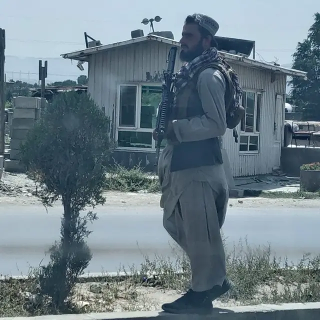 తనను బంధించిన తాలిబాన్లను లతీఫా రహస్యంగా ఫొటో తీశారు