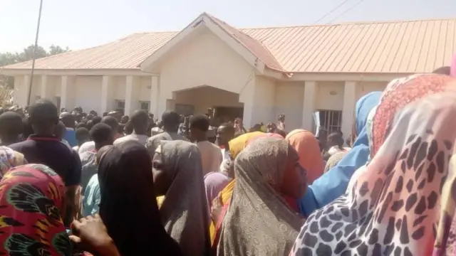 Ọ̀pọ̀ àwọn ilé ẹ̀kọ́ ló ni nítórí ààrùn coronavirus ni àwọn ṣe gbe ìlẹ̀kùn tì.