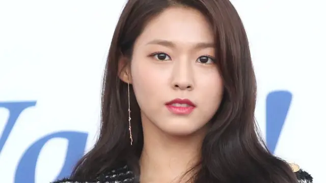 설현의 소속사 FNC는 소속 아티스트의 기본적인 권익을 보호하겠다고 밝혔다